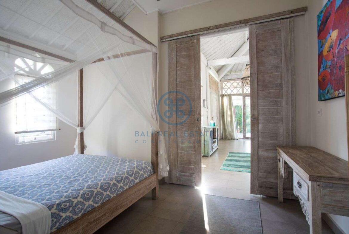 2 bedrooms villa with traditional touch ubud for sale rent 18