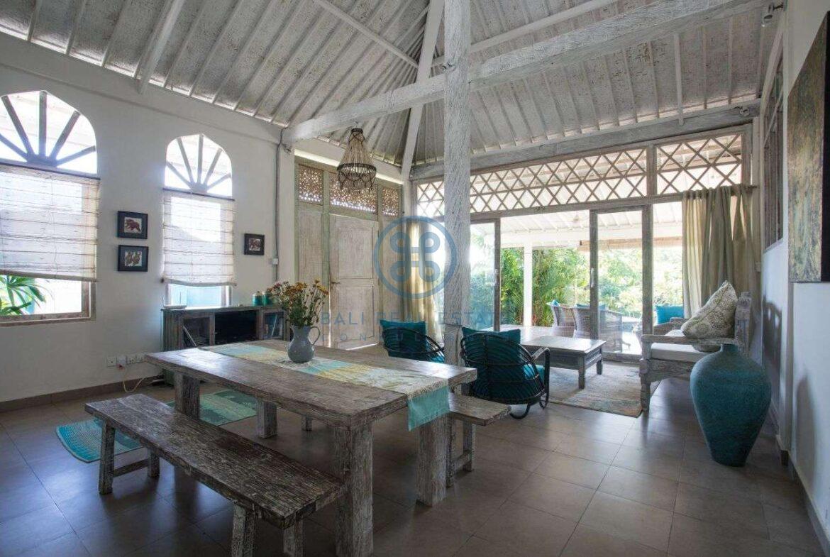 2 bedrooms villa with traditional touch ubud for sale rent 2