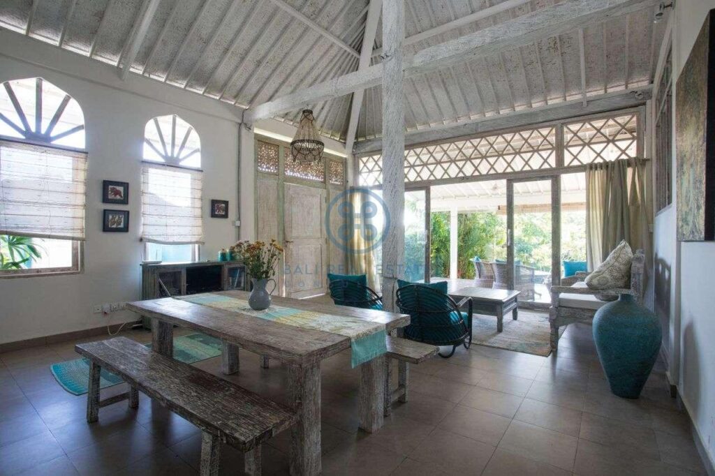2 bedrooms villa with traditional touch ubud for sale rent 2