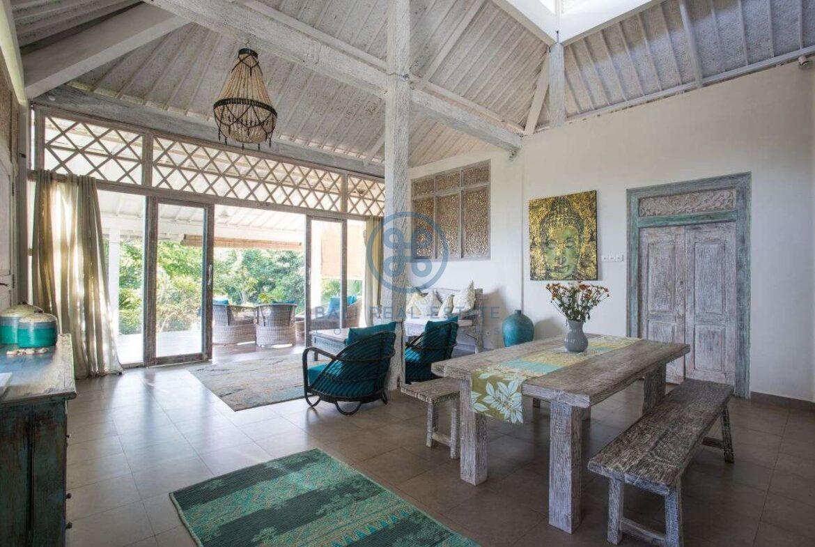 2 bedrooms villa with traditional touch ubud for sale rent 4