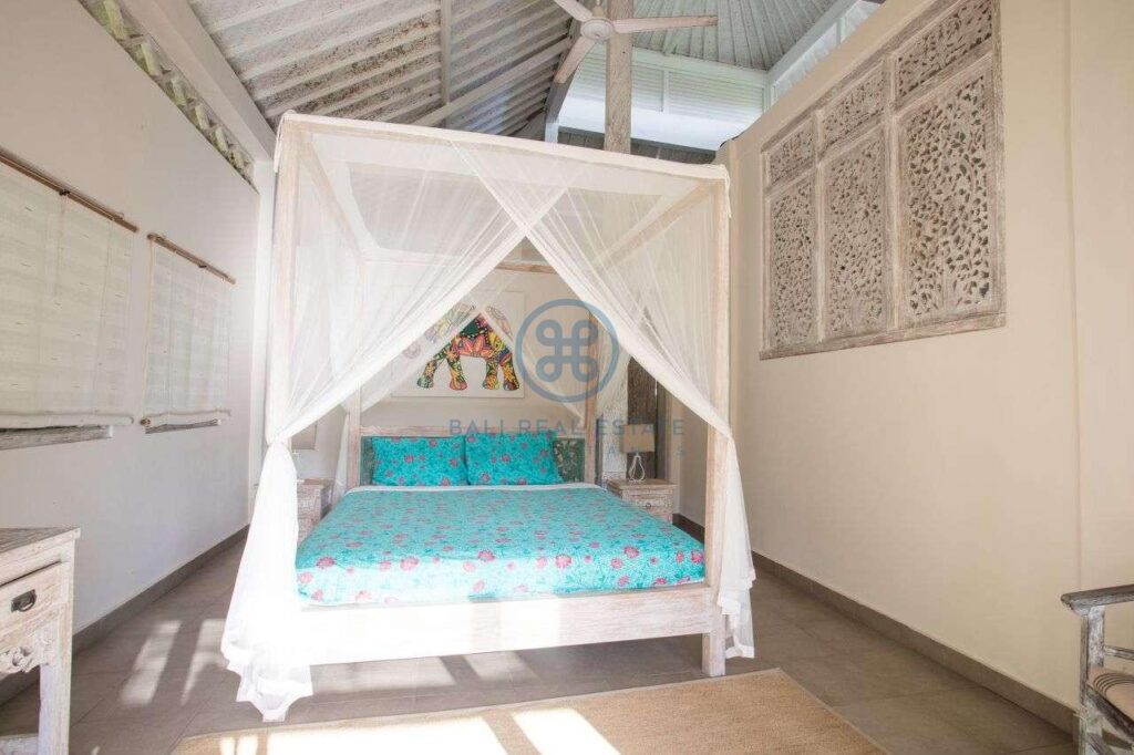 2 bedrooms villa with traditional touch ubud for sale rent 8