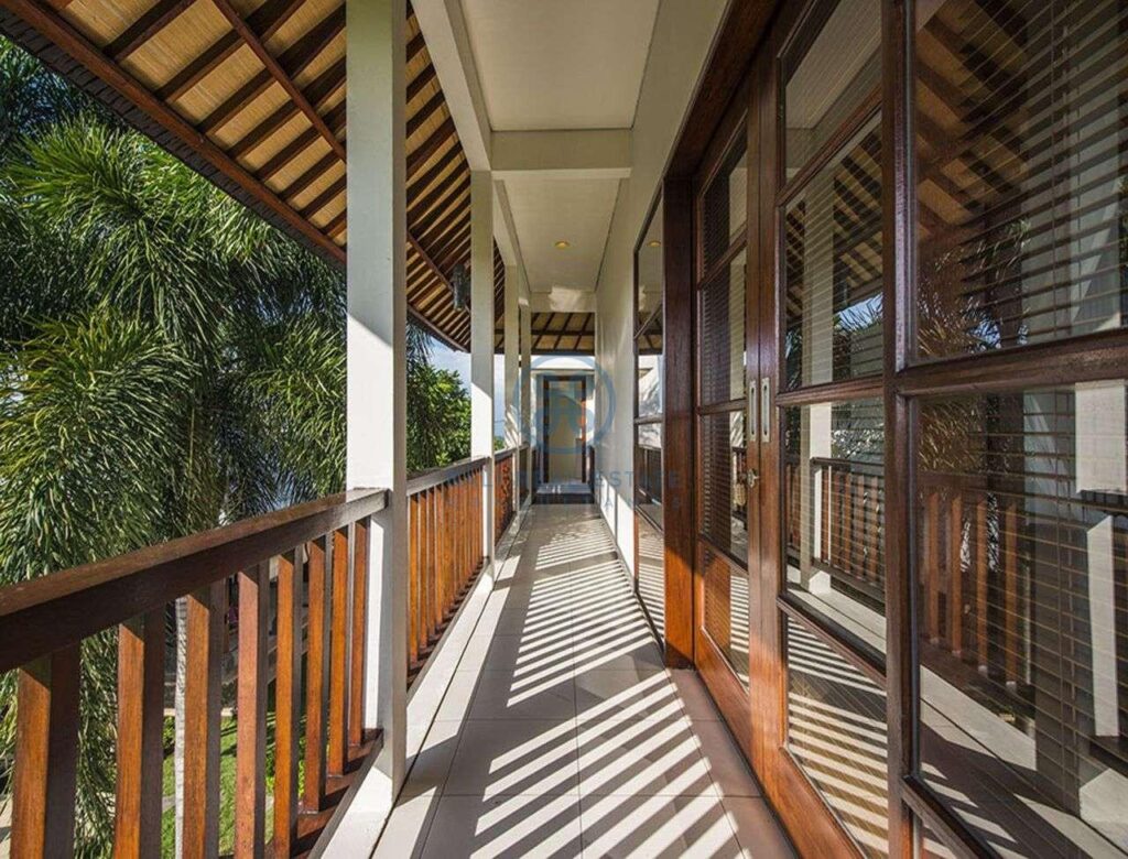 3 bedrooms villa bali style ricefield view kedungu for sale rent 19