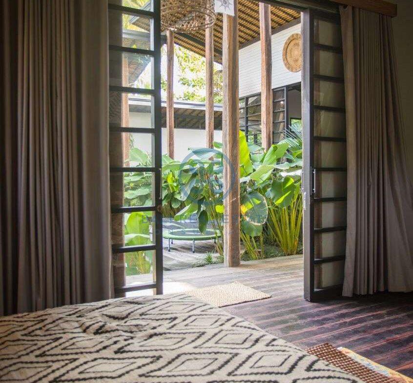 3 bedrooms villa in central ubud for sale rent 48
