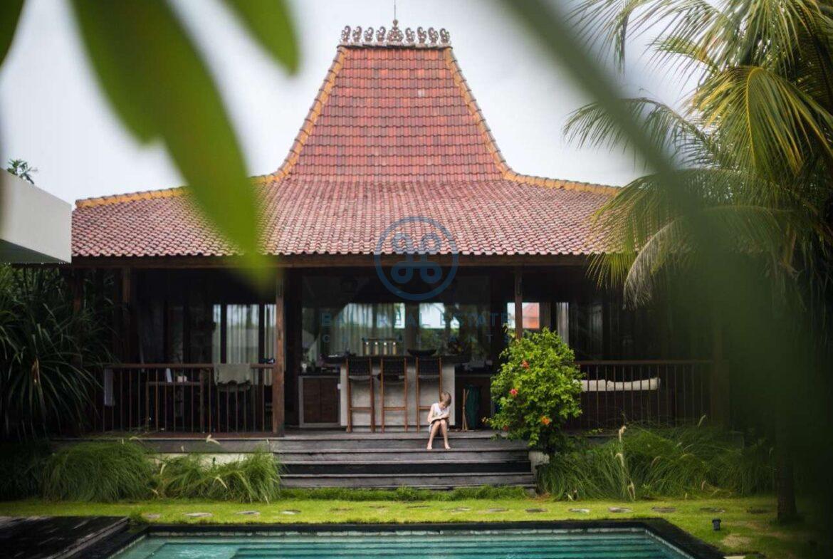 3 bedrooms villa joglo style echo beach canggu for sale rent 1 scaled