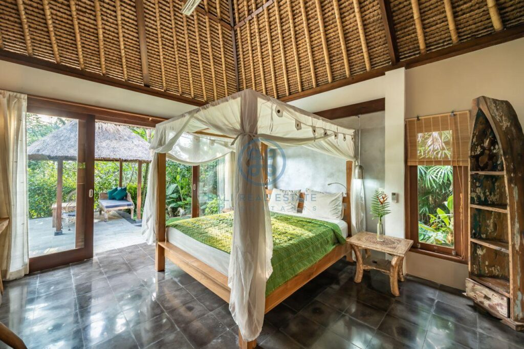 3 bedrooms villa overlooking river sayan ridge ubud for sale rent 3