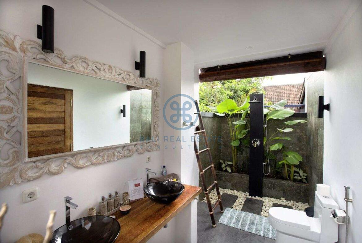 3 bedrooms villa with lanscaped garden view ubud for sale rent 12