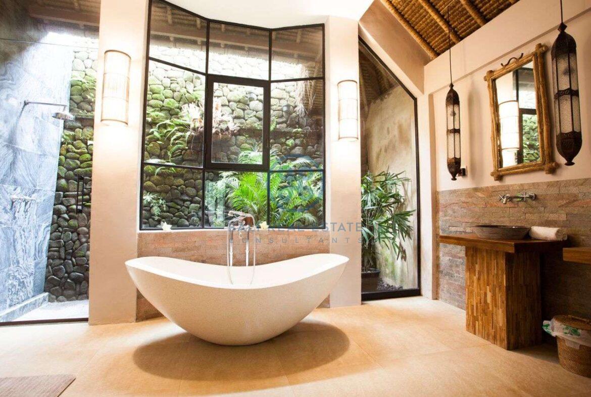 3 bedrooms villa with ricefields jungle view ubud for sale rent 4