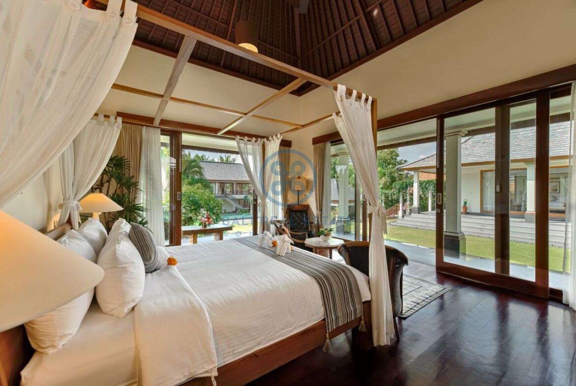 4 bedrooms villa mansion ricefield valley view ubud for sale rent 9