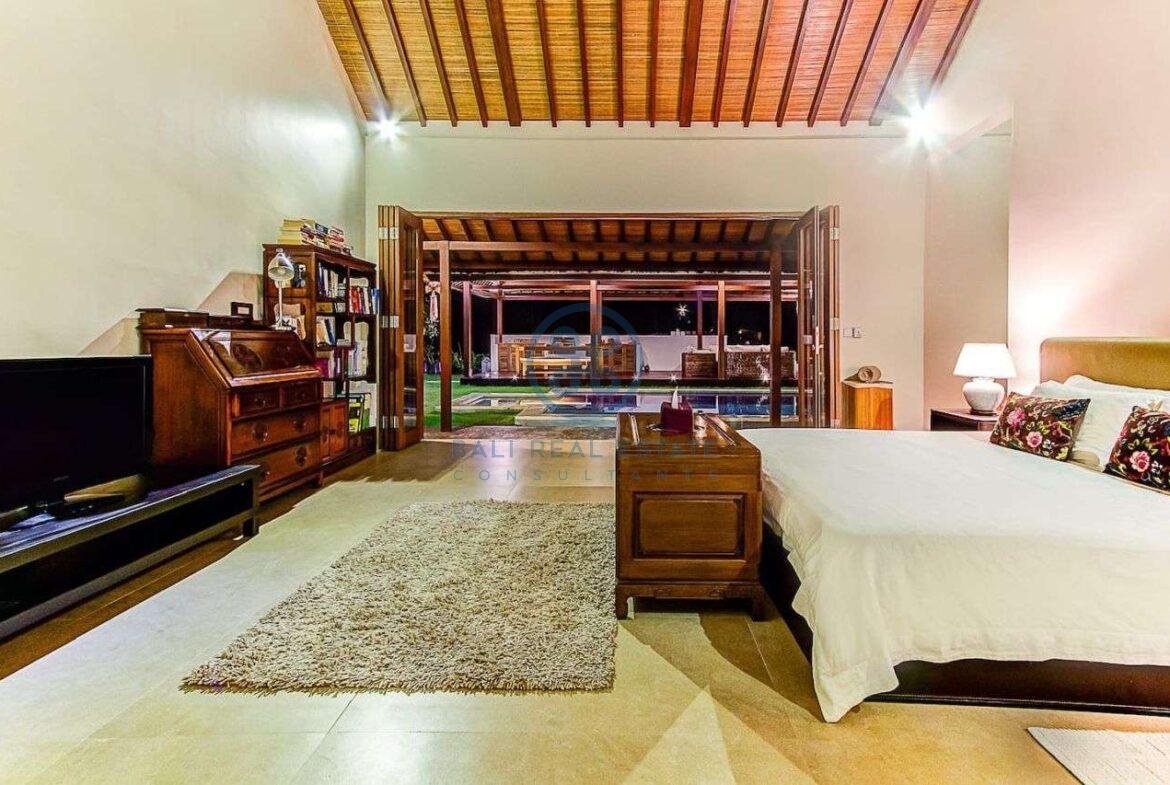 4 bedrooms villa seaside balian for sale rent 4