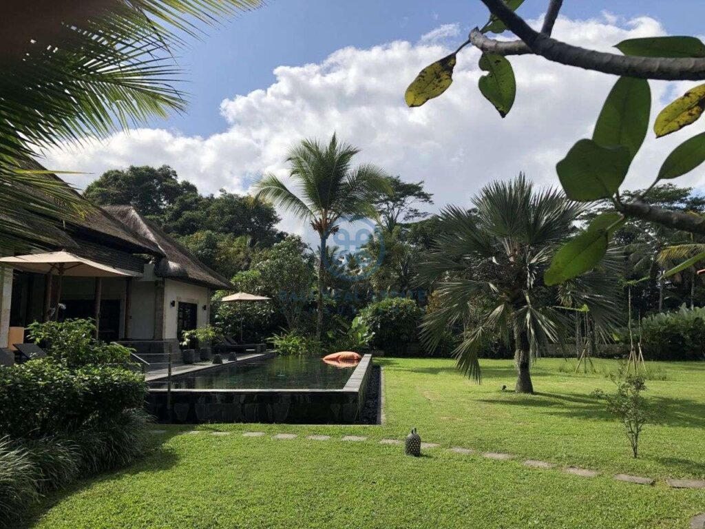 4 bedrooms villa with infinity pool ubud for sale rent 42