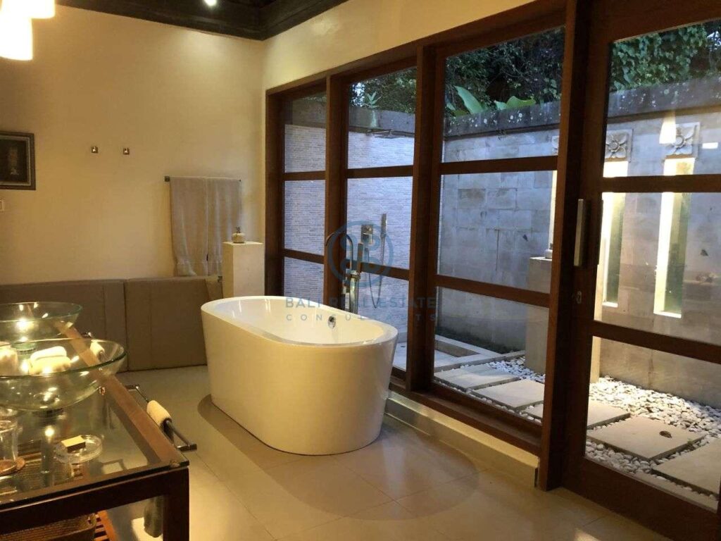 4 bedrooms villa with infinity pool ubud for sale rent 51