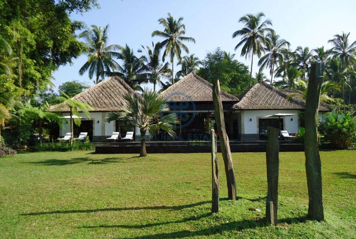 4 bedrooms villa with infinity pool ubud for sale rent 9