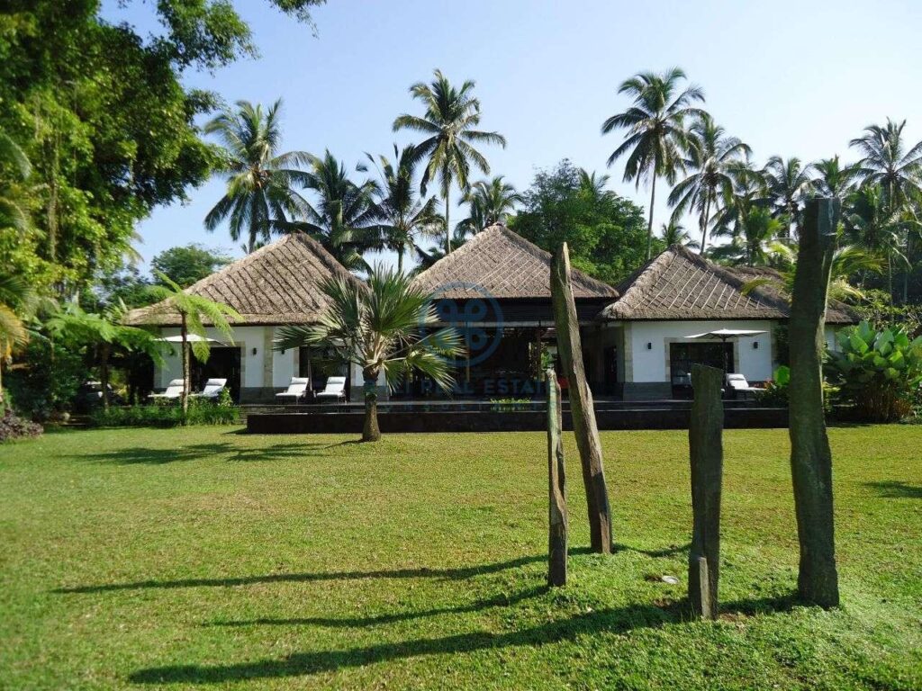 4 bedrooms villa with infinity pool ubud for sale rent 9