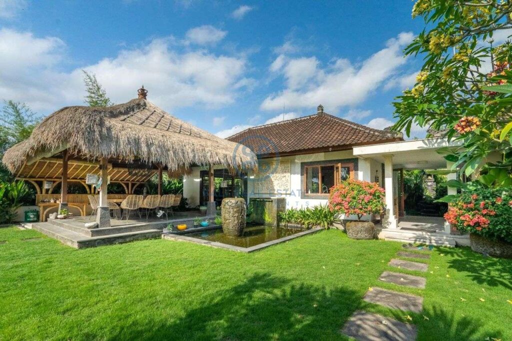 5 bedrooms villa ricefield view buwit for sale rent 1 1