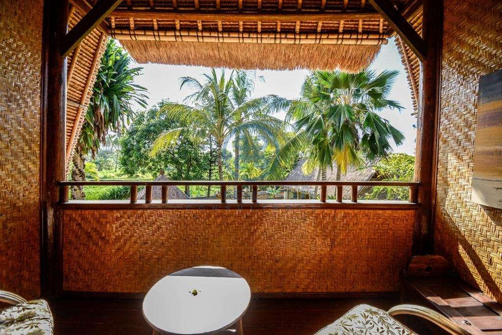 9 bedrooms boutique resort beach front bali karangasem for sale rent 10