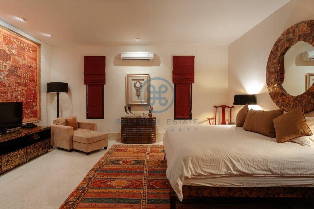 bedroom villa oberoy for sale