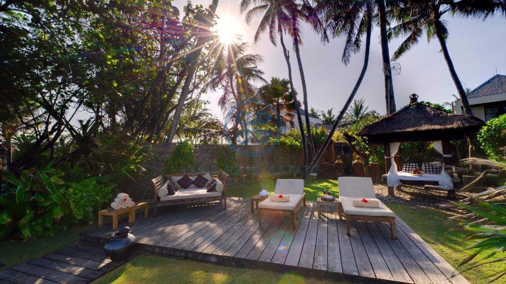 bedroom villa in ketewel semi beachfront for sale
