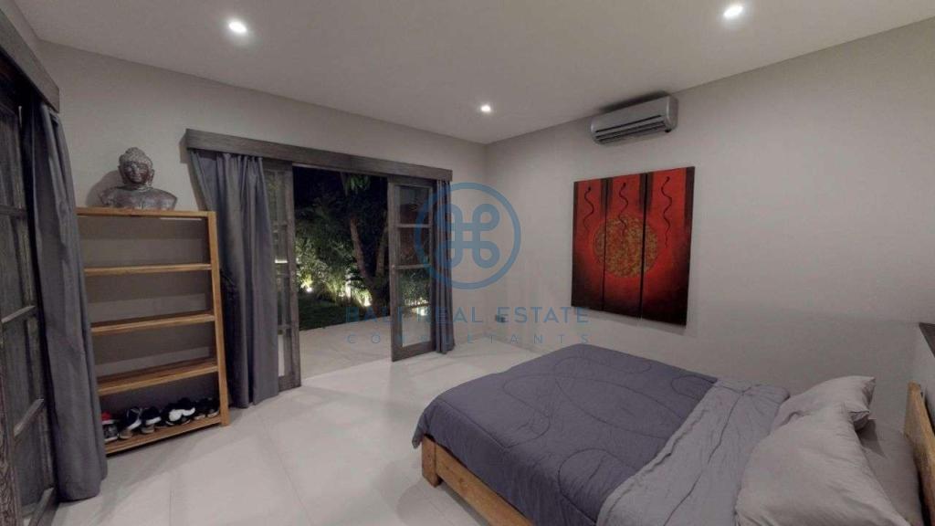 modern bedroom villa with jungle view in pererenan for sale rent