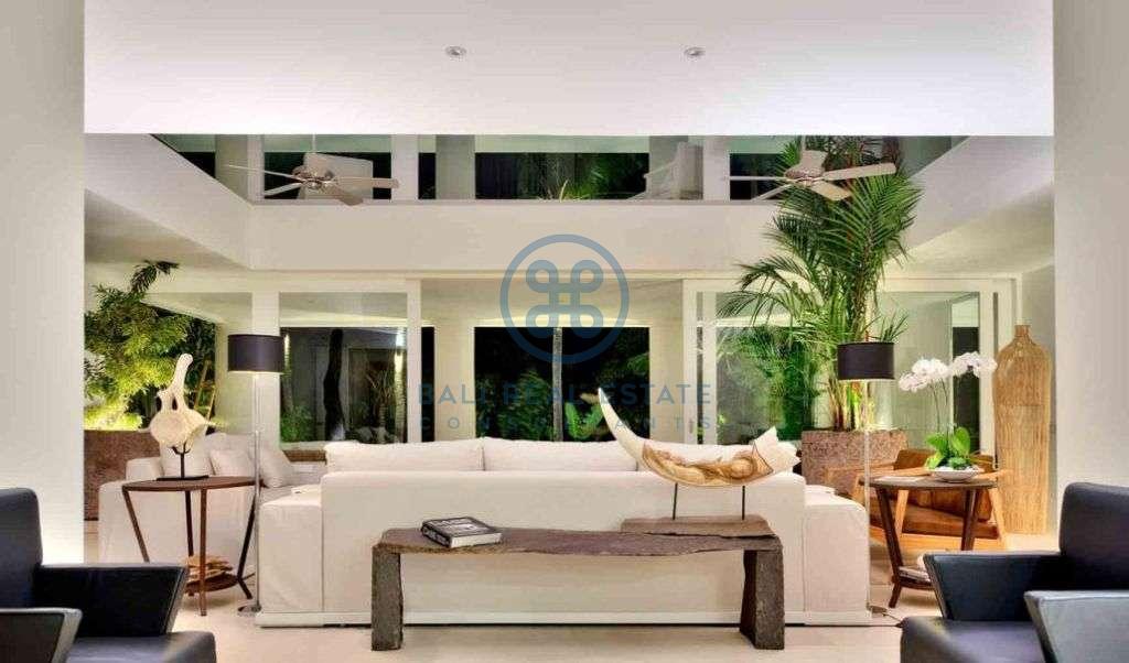 bedroom luxurious villa pererenan for sale rent