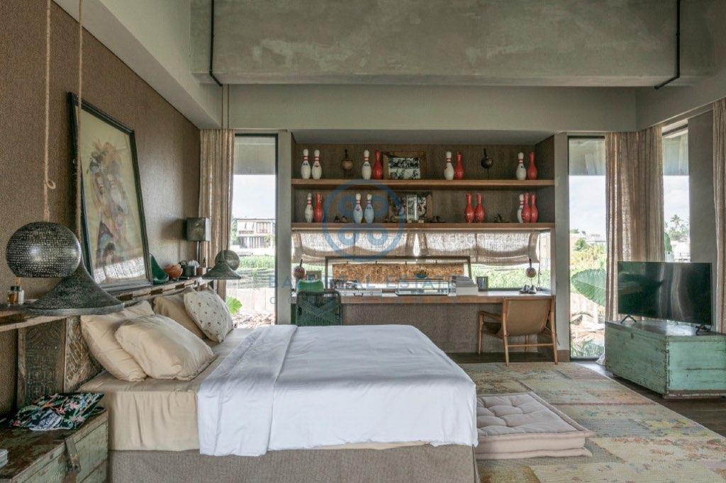 bedroom villa in tumbakbayuh for sale