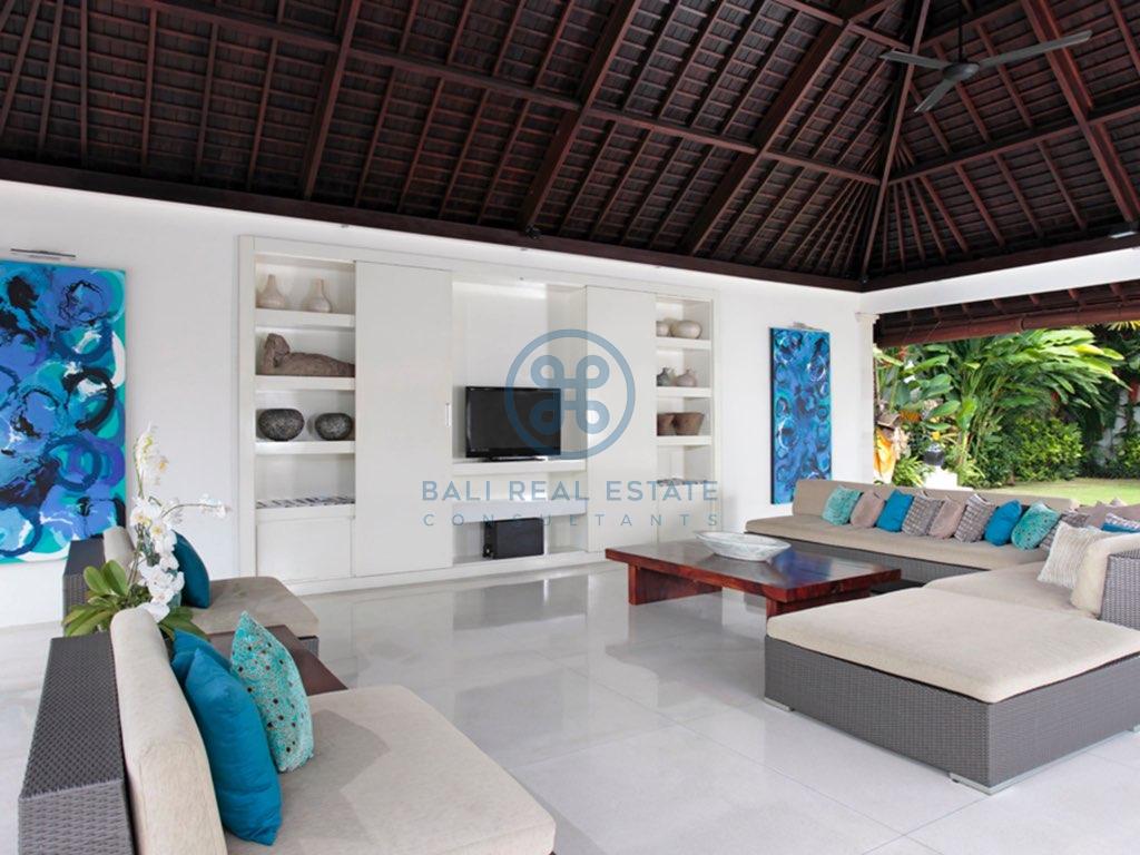 bedroom villa in canggu for sale