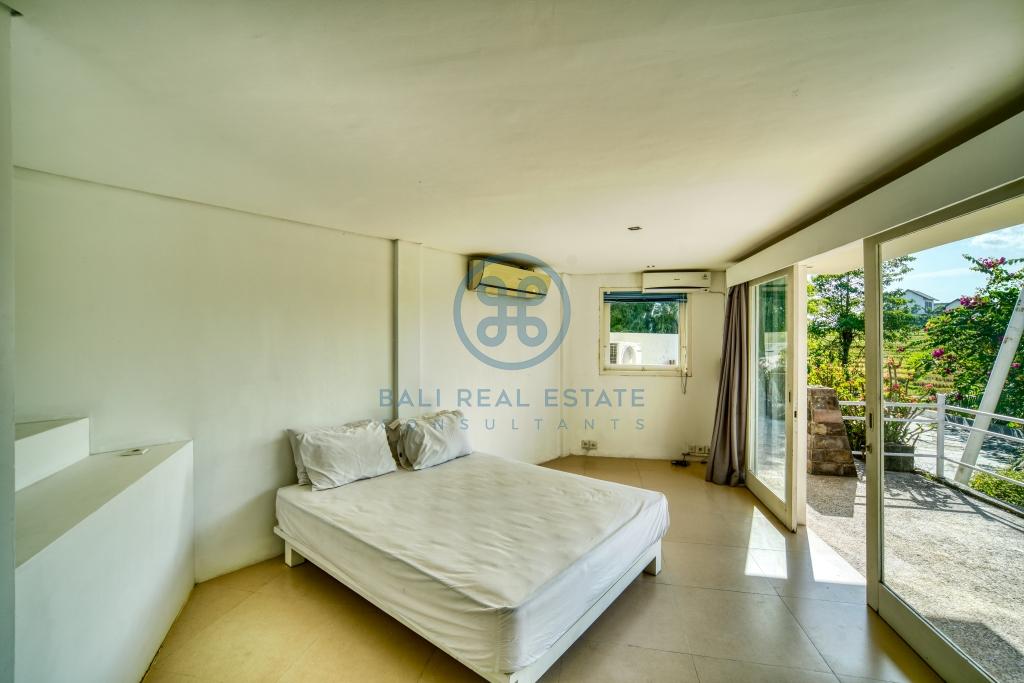 bedroom villa rice field view pererenan for sale rent